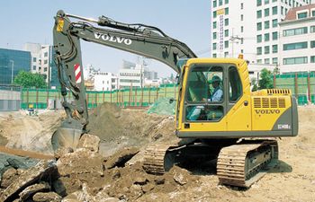 Гусеничный экскаватор Volvo EC140B
