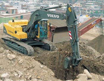 Гусеничный экскаватор Volvo EC210B